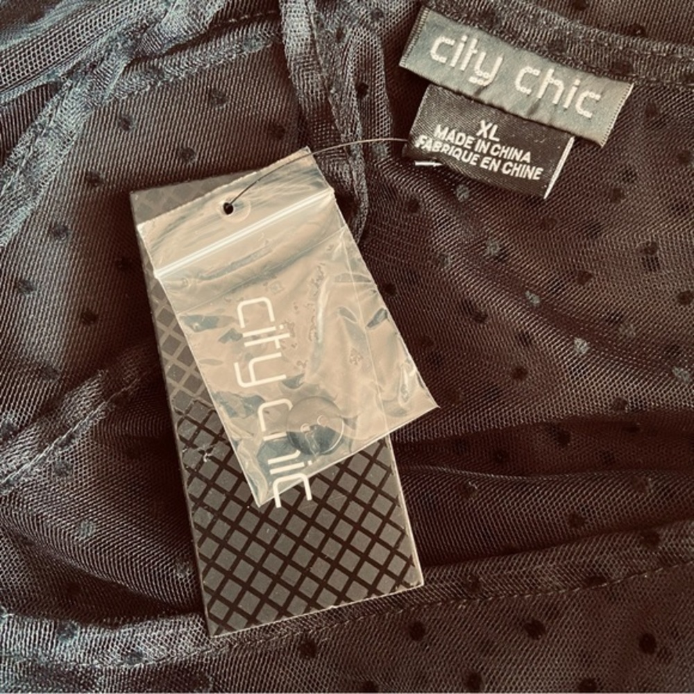 City Chic Spotty Time top in black, short frilled sleeves, dobby spot top Size22 - Picture 12 of 14